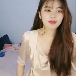 小薇三人游1V1.11G蜜桃臀乱战